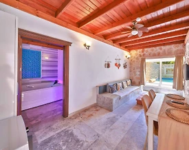Kaş Çukurbağ'da Modern Tasarımlı, Özel Havuzlu, Korunaklı Villa - 2
