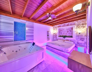 Kaş Çukurbağ'da Modern Tasarımlı, Özel Havuzlu, Korunaklı Villa - 4