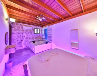 Kaş Çukurbağ'da Modern Tasarımlı, Özel Havuzlu, Korunaklı Villa - 5