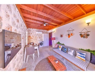 Kaş Çukurbağ'da Modern Tasarımlı, Özel Havuzlu, Korunaklı Villa - 1