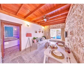 Kaş Çukurbağ'da Modern Tasarımlı, Özel Havuzlu, Korunaklı Villa - 2