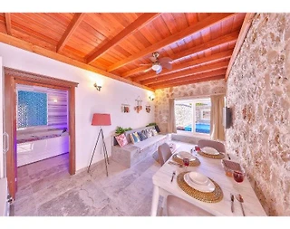 Kaş Çukurbağ'da Modern Tasarımlı, Özel Havuzlu, Korunaklı Villa - 2