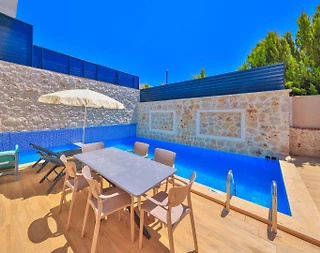 Kaş Çukurbağ'da Modern Tasarımlı, Özel Havuzlu, Lüks Villa - 2