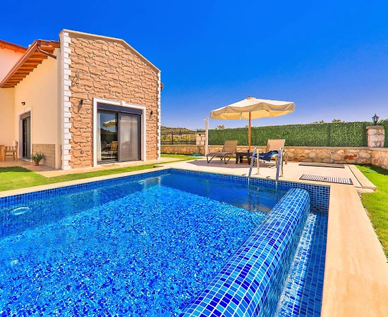 Kaş Çukurbağ'da Sakin Konumda, Özel Havuzlu, Kiralık Villa - 1