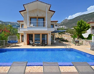 Kaş Gelemiş'de Deniz Manzaralı, Özel Havuzlu, Geniş Villa - 2