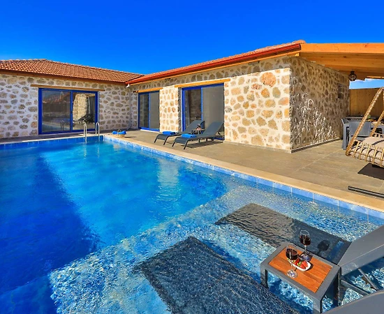 Kaş Gelemiş'de Deniz Manzaralı, Özel Havuzlu, Taş Villa  - 1