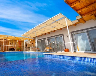 Kaş Gelemiş'te Deniz ve Doğa Manzaralı, Özel Havuzlu, Jakuzili Villa - 1