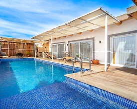 Kaş Gelemiş'te Deniz ve Doğa Manzaralı, Özel Havuzlu, Jakuzili Villa - 2