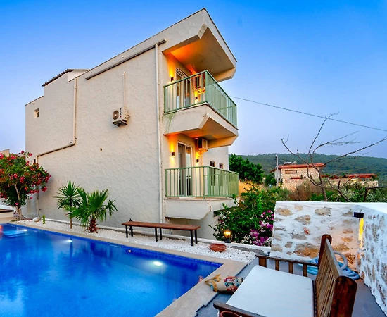 Kaş Gelemiş'te Geniş Ailelere Uygun, Özel Havuzlu, Lüks Villa - 1