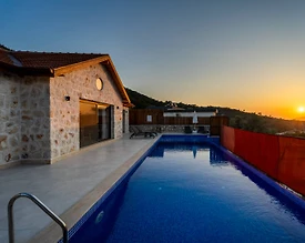 Kaş Gelemiş'te Göz Alıcı Doğada, Özel Havuzlu, Taş Villa - 2