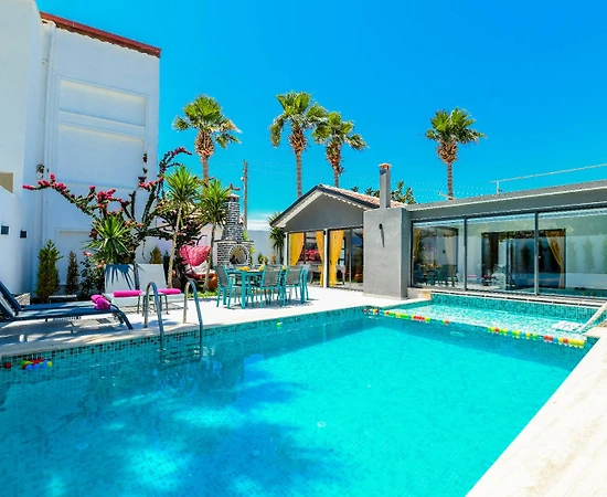 Kaş Gelemiş'te Muhteşem Doğada, Isıtmalı Havuzlu, Jakuzili Villa - 1