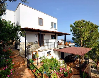 Kaş Gökçeören'de 6 Kişilik, Ortak Havuzlu, Deniz Manzaralı Villa - 1