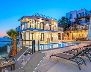 Kaş Gökçeören'de Büyüleyici Deniz Manzaralı, Özel Havuzlu, Lüks Villa - 1