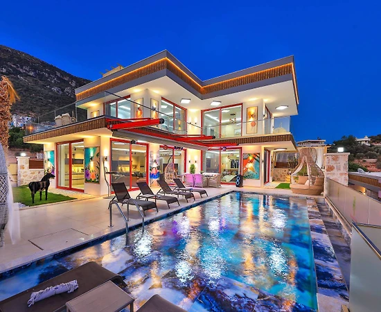Kaş Gökçeören'de Deniz Manzaralı, Özel Havuzlu, Lüks Tasarımlı Villa - 1