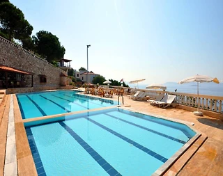 Kaş Gökçeören'de Geniş Ailelere Uygun, Ortak Havuzlu, Kiralık Villa - 3