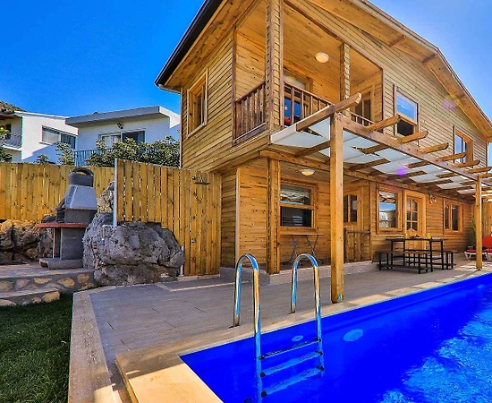 Kaş Gökçeören'de Sakin Konumda, Özel Havuzlu, Ferah Villa - 1