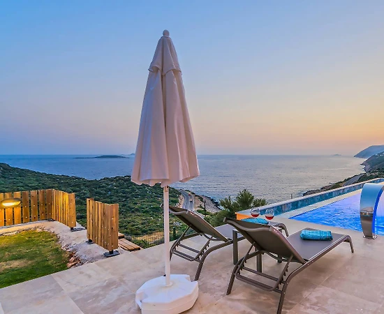 Kaş Gökseki'de Deniz Manzaralı, Özel Havuzlu, Modern Tasarımlı Villa - 1