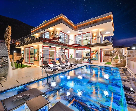  Kaş Gökseki'de Deniz Manzaralı, Özel Havuzlu, Lüks Tasarımlı Villa - 1