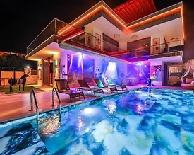 Kaş Gökseki'de Deniz Manzaralı, Özel Havuzlu, Lüks Tasarımlı Villa - 2