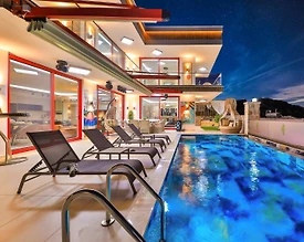 Kaş Gökseki'de Deniz Manzaralı, Özel Havuzlu, Lüks Tasarımlı Villa - 3