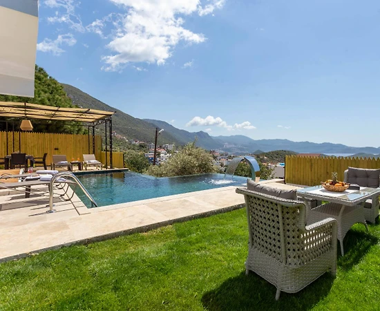 Kaş Gökseki'de Deniz Manzaralı, Özel Havuzlu, Lüks Villa - 1