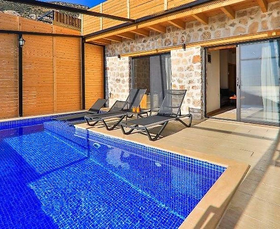 Kaş Gökseki'de Enfes Deniz Manzaralı, Özel Havuzlu, Kiralık Villa - 1