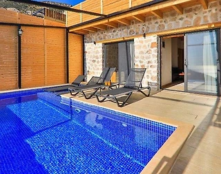 Kaş Gökseki'de Enfes Deniz Manzaralı, Özel Havuzlu, Kiralık Villa - 1