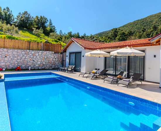 Kaş Hacıoğlan'da Sakin Konumda, Yetişkin ve Çocuk Havuzlu, Taş Villa - 1