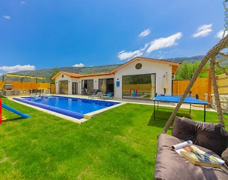 Kaş Hacıoğlan'da Yemyeşil Bahçe İçerisinde, Özel Havuzlu, Şık Villa - 1