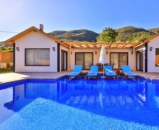 Kaş Hacıoğlan'da Yeşillikler İçerisinde, Özel Havuzlu, Bahçeli Villa - 1