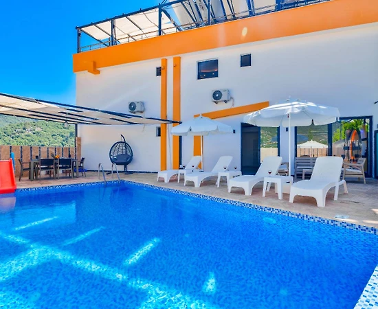 Kaş İkizce'de Gözlerden Uzak Konumda, Özel Havuzlu, 5+1 Olanaklı Villa - 1