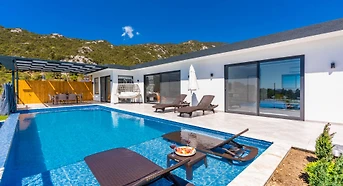 Kaş İkizce'de Huzurlu Doğada, Özel Havuz, Jakuzili Villa