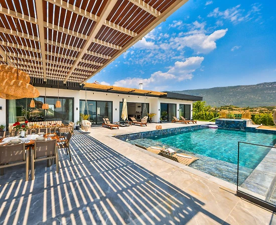 Kaş İkizce'de Muhteşem Doğada, Özel Havuzlu, Olanaklı Villa - 1