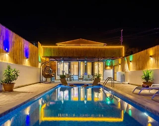 Kaş İkizce'de Sakin Konumda, Özel Havuzlu ve Jakuzili, Şık Villa - 1