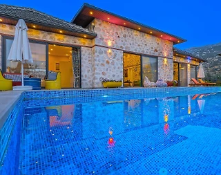 Kaş İslamlar'da Otantik Tasarımlı, Sonsuzluk Havuzlu, Konforlu Villa - 3