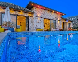 Kaş İslamlar'da Otantik Tasarımlı, Sonsuzluk Havuzlu, Konforlu Villa - 3