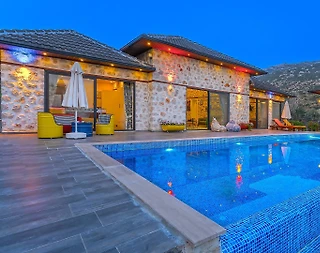 Kaş İslamlar'da Otantik Tasarımlı, Sonsuzluk Havuzlu, Konforlu Villa - 4