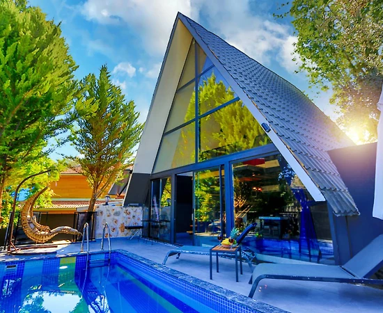 Kaş İslamlar'da Ahşap Tasarıma Sahip, Özel Havuzlu, Balayı Bungalovu - 1