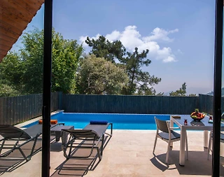 Kaş İslamlar'da Ahşap Tasarıma Sahip, Özel Havuzlu, Kiralık Bungalov - 3