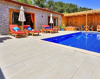 Kaş İslamlar'da Ahşap Tasarımlı, Özel Havuzlu, Jakuzili Villa - 1