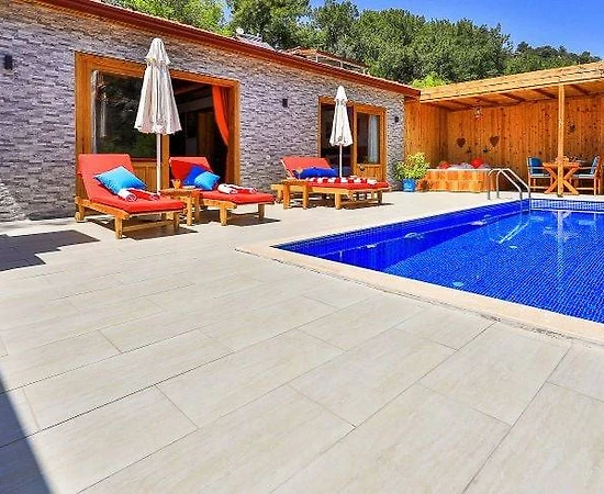Kaş İslamlar'da Ahşap Tasarımlı, Özel Havuzlu, Jakuzili Villa - 1