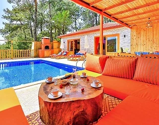 Kaş İslamlar'da Ahşap Tasarımlı, Özel Havuzlu, Jakuzili Villa - 2