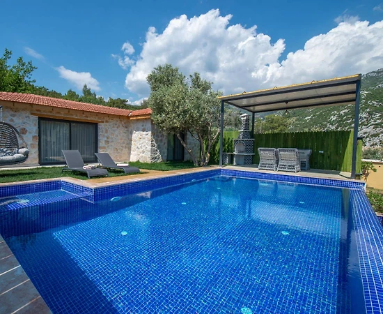 Kaş İslamlar'da Balayı Çiftlerine Uygun, Özel Havuzlu, Jakuzili Villa - 1