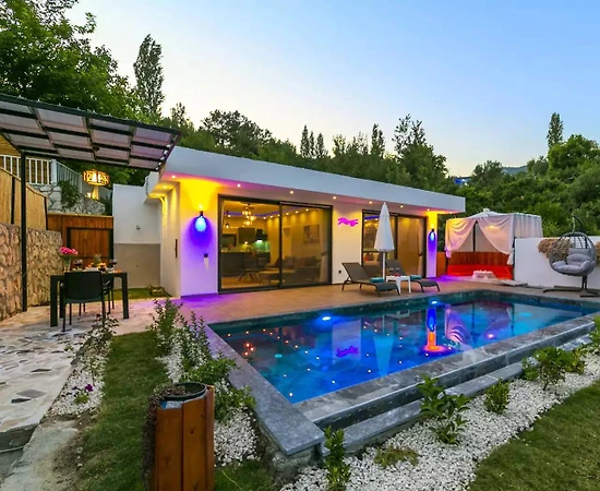 Kaş İslamlar'da Balayı Çiftlerine Uygun, Özel Havuzlu, Modern Villa - 1