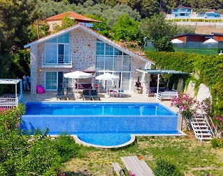 Kaş İslamlar'da Çekirdek Ailelere Uygun, Özel Havuzlu, Bahçeli Villa - 1