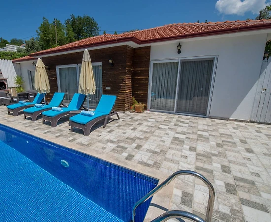 Kaş İslamlar'da Çekirdek Ailelere Uygun, Özel Havuzlu, Konforlu Villa - 1