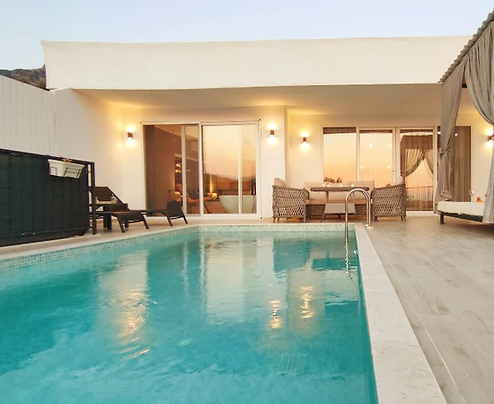 Kaş İslamlar'da Minimalist Tasarımlı, Özel Havuzlu, Kiralık Villa - 1
