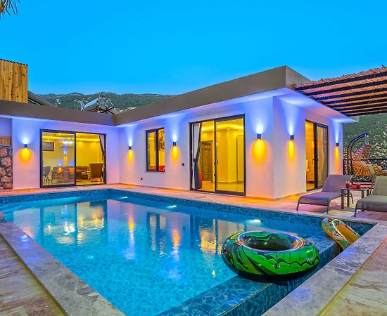 Kaş İslamlar'da Çekirdek Ailelere Uygun, Özel Havuzlu, Modern Villa - 1
