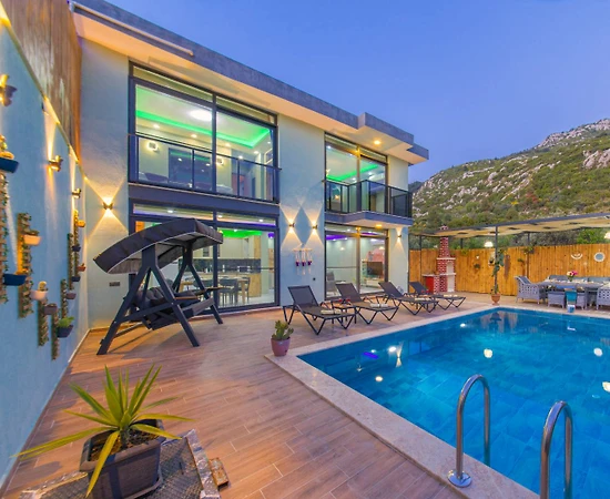 Kaş İslamlar'da Çekirdek Ailelere Uygun, Özel Havuzlu, Modern Villa - 1