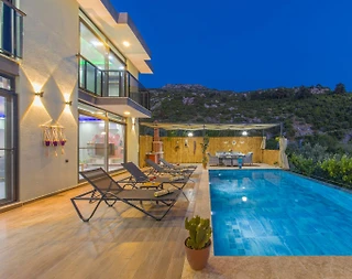 Kaş İslamlar'da Çekirdek Ailelere Uygun, Özel Havuzlu, Modern Villa - 2